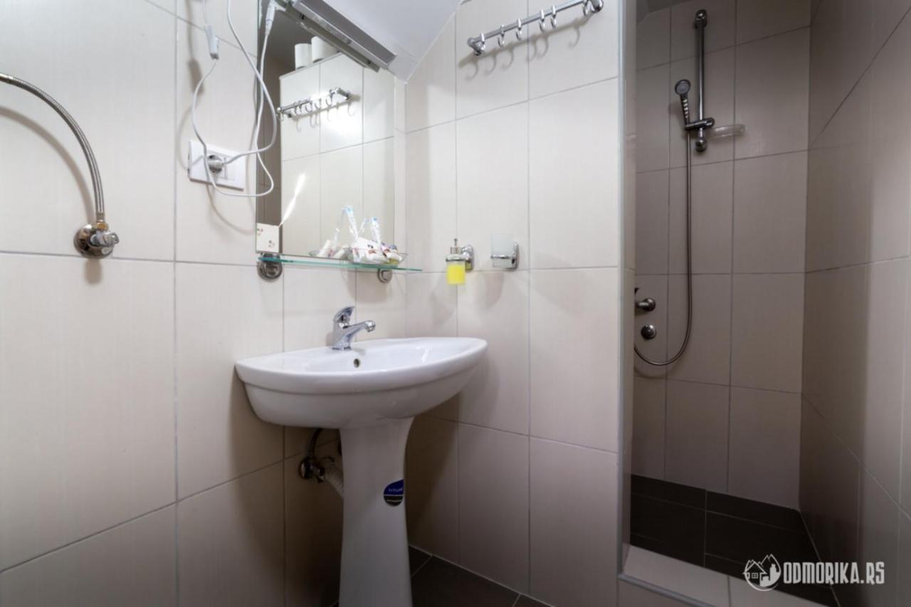 Apartmani Nina S Bajina Basta Eksteriør billede